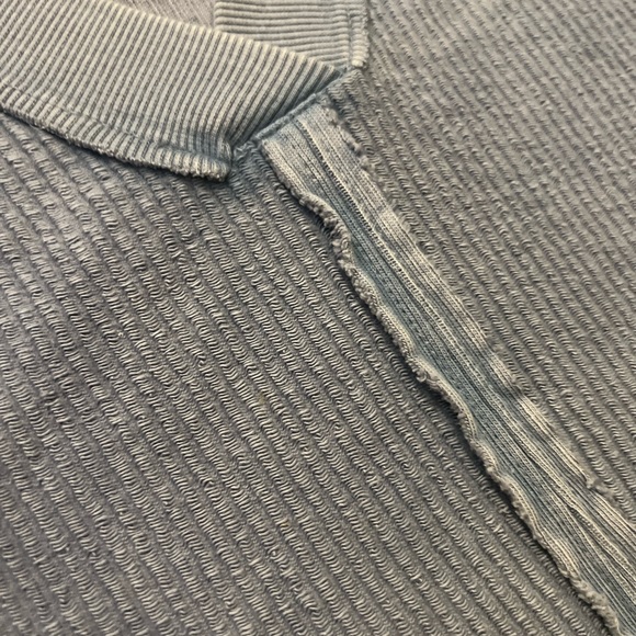 Pilcro Textured V-Neck Top XS - Picture 3 of 10